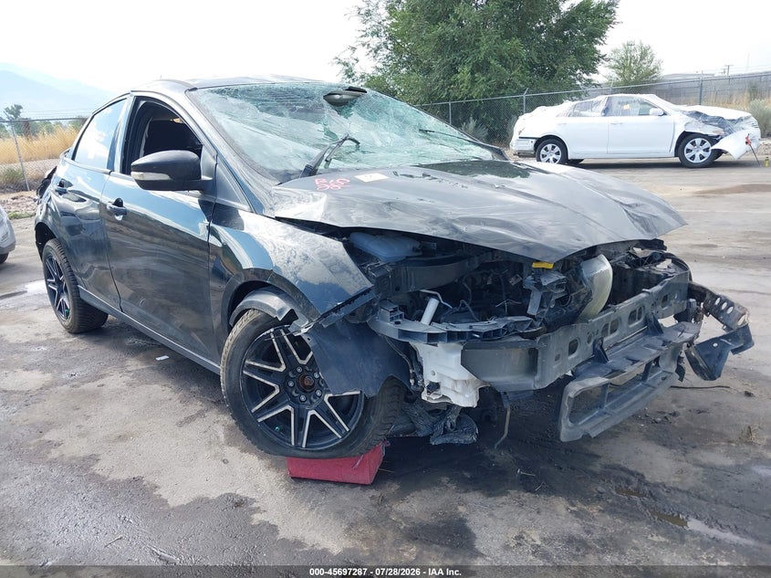 2015 FORD FOCU SE | 1FADP3K21FL281090 | UPCARS