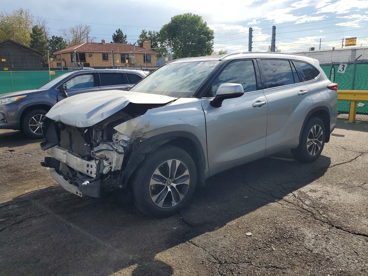 2022 TOYOTA HIGHLANDER XLE | 5TDGZRBH8NS569193 | UPCARS