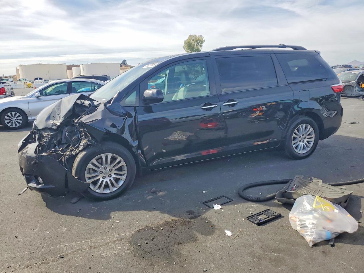2017 TOYOTA SIENNA XLE PREMIUM 8-PASSENGER | 5TDYZ3DC5HS836832 | UPCARS
