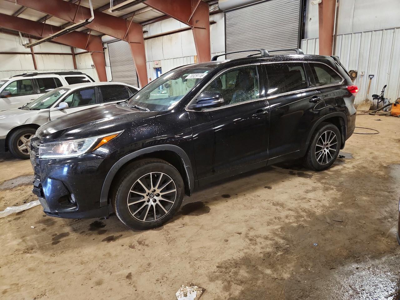 2018 TOYOTA HIGHLANDER SE | 5TDJZRFH0JS553709 | UPCARS