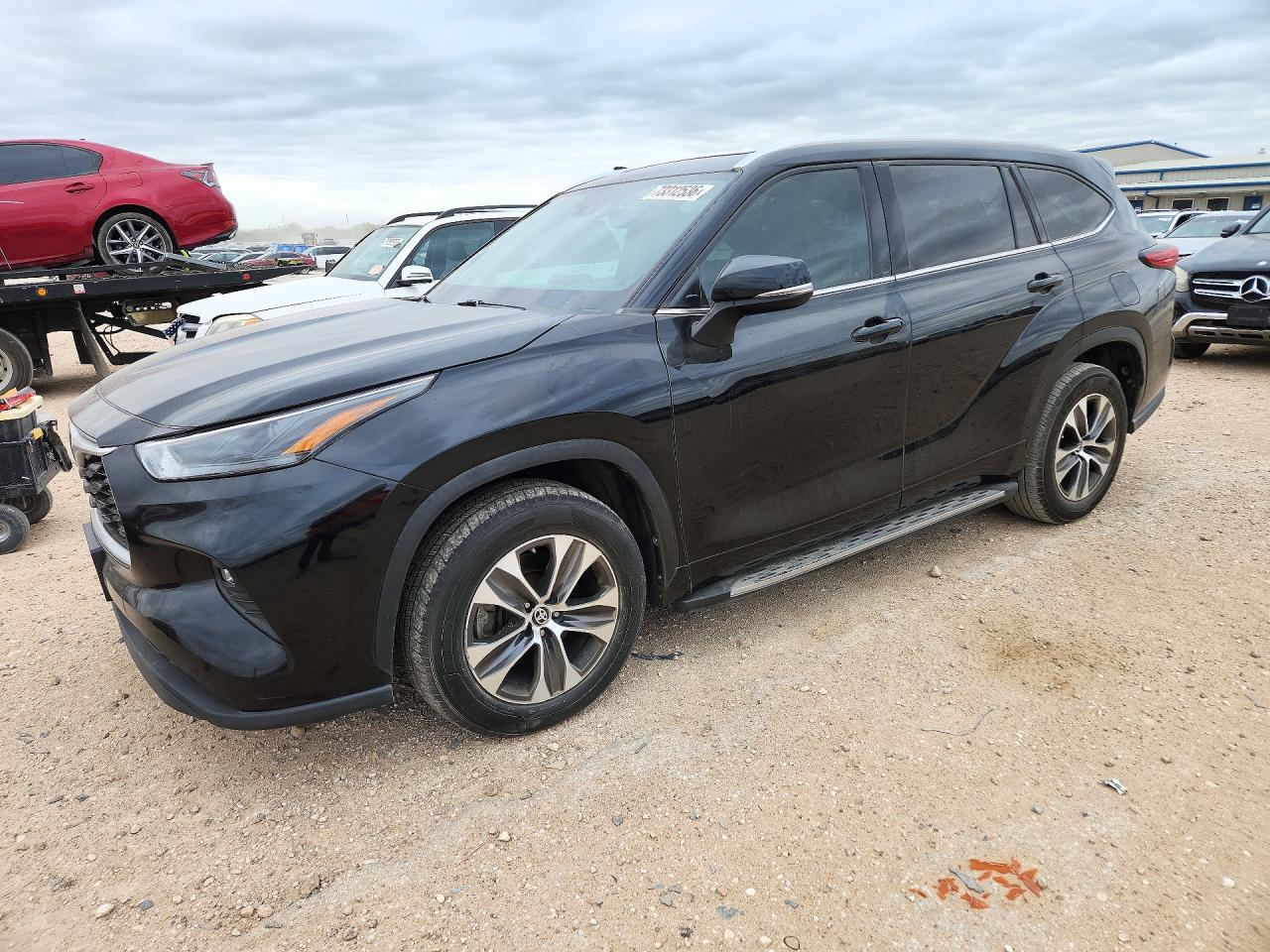 2022 TOYOTA HIGHLANDER XLE | 5TDGZRAH9NS121661 | UPCARS