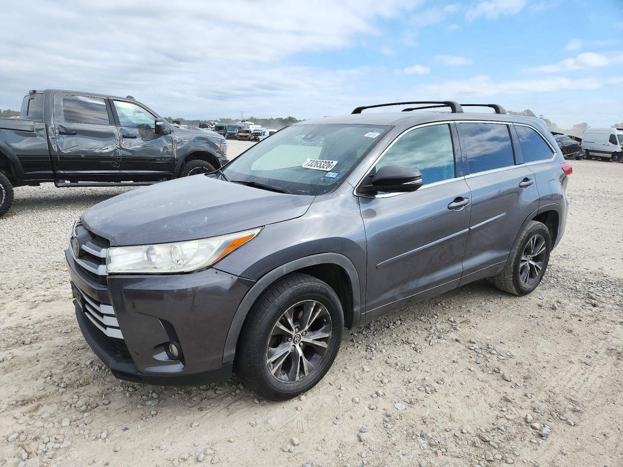 2018 TOYOTA HIGHLANDER LE | 5TDZZRFH3JS254721 | UPCARS