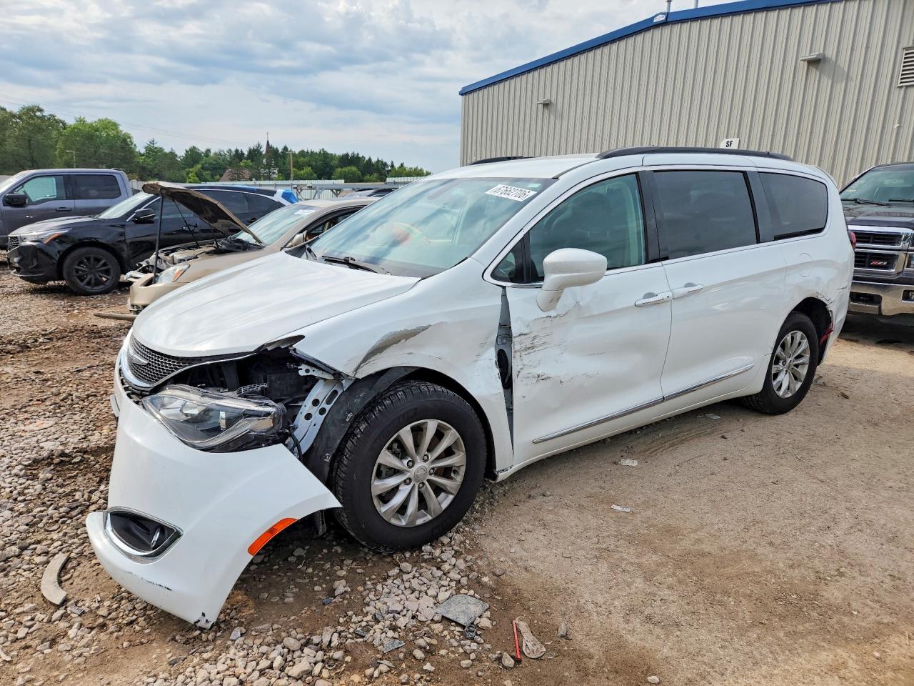 2017 CHRYSLER PACIFICA TOURING L | 2C4RC1BG5HR576960 | UPCARS