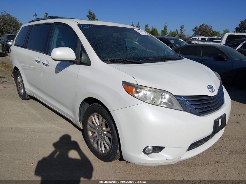 2017 TOYOTA SIENNA XLE 8 PASSENGER | 5TDYZ3DC9HS812713 | UPCARS
