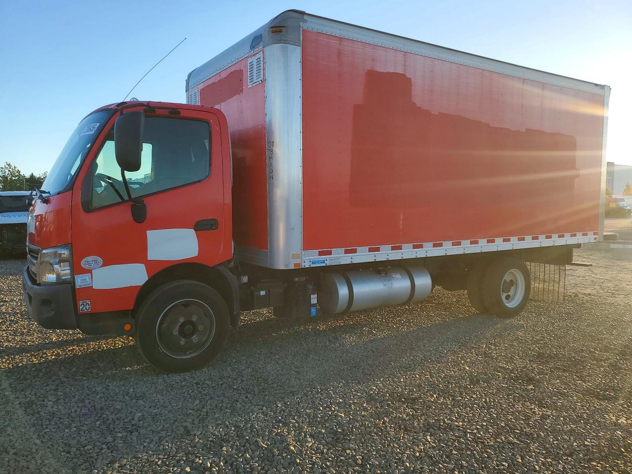 2017 HINO ALL OTHER BOX TRUCK | JHHSDM2H7HK005555 | UPCARS