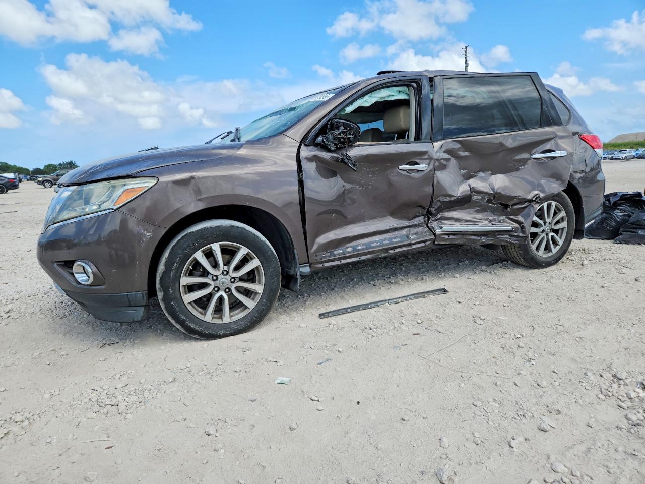 2016 NISSAN PATHFINDER SL | 5N1AR2MN3GC634807 | UPCARS