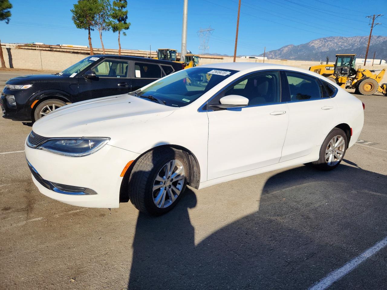 2015 CHRYSLER 200 LIMITED | 1C3CCCAB7FN670912 | UPCARS