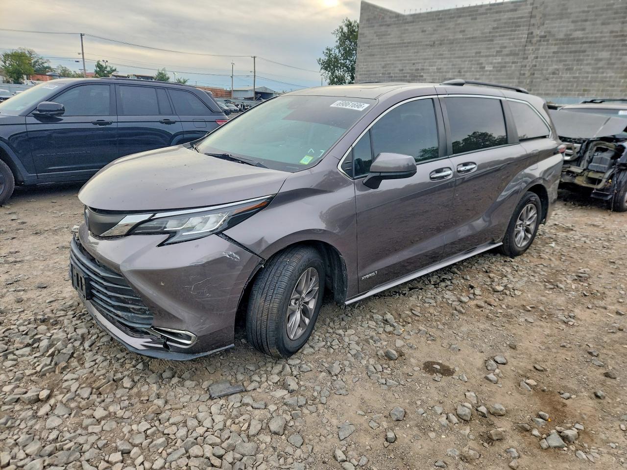 2021 TOYOTA SIENNA XLE | 5TDYRKEC2MS009423 | UPCARS