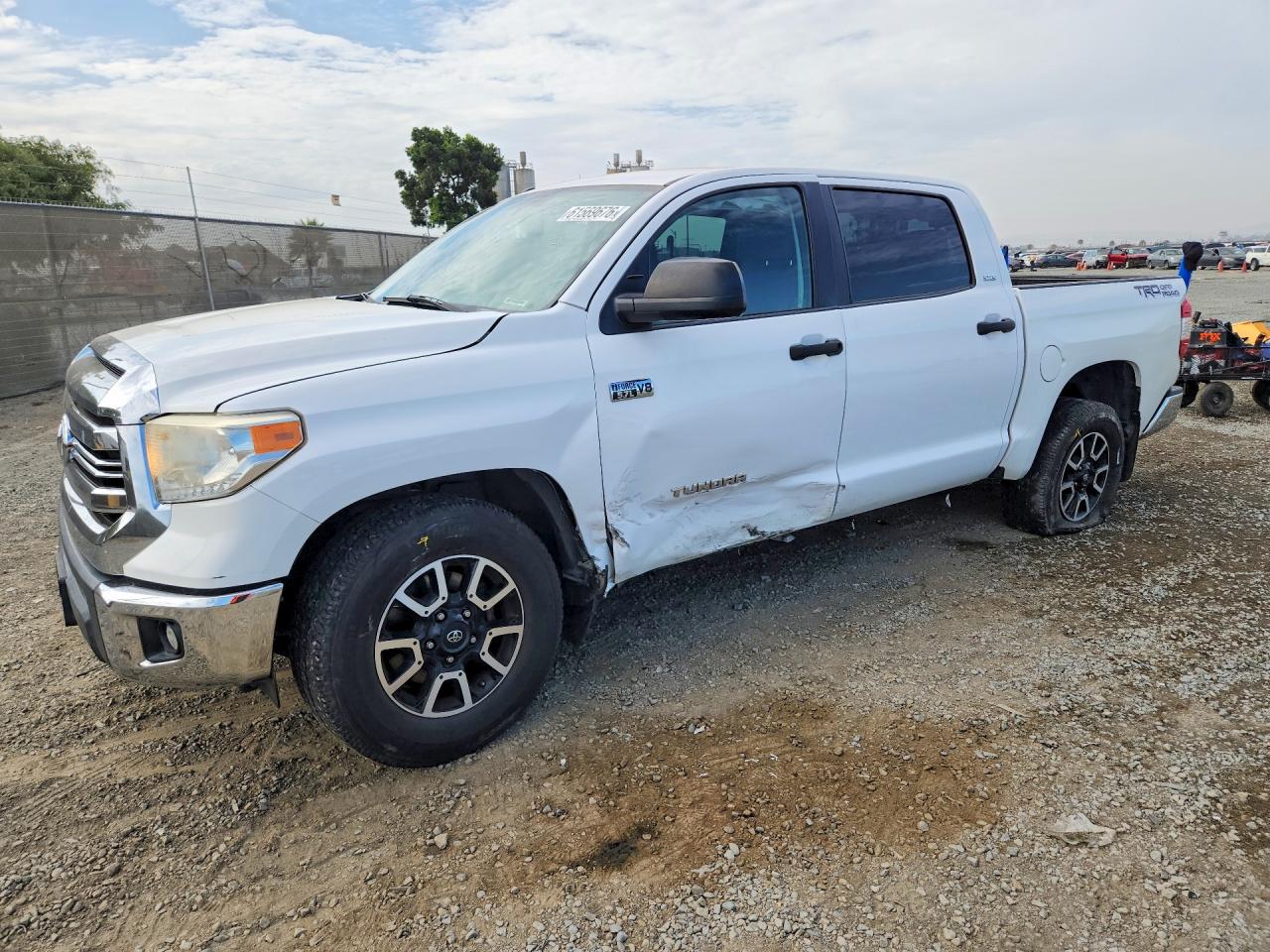 2017 TOYOTA TUNDRA CREWMAX SR5 | 5TFEY5F1XHX225864 | UPCARS