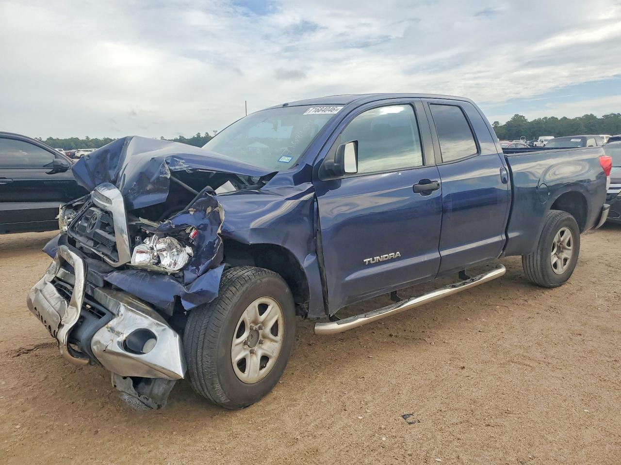 2011 TOYOTA TUNDRA DOUBLE CAB SR5 | 5TFRM5F13BX030757 | UPCARS