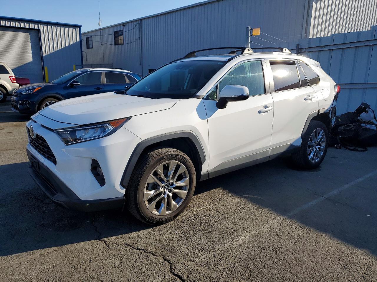 2019 TOYOTA RAV4 XLE PREMIUM | 2T3C1RFV3KW028584 | UPCARS