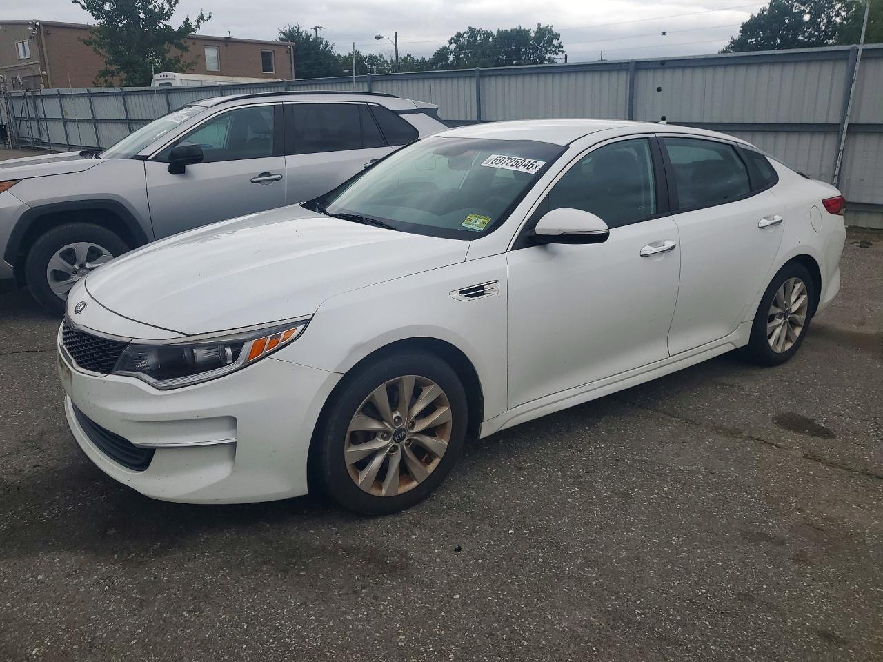2018 KIA OPTIMA LX | 5XXGT4L34JG267774 | UPCARS