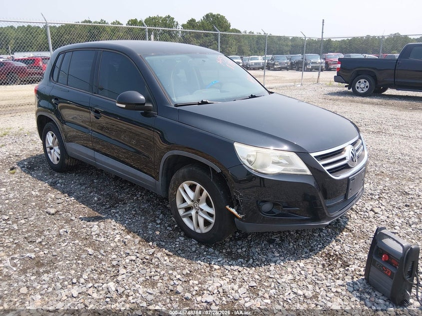 2011 VOLKSWAGEN TIGUAN S | WVGBV7AX7BW564240 | UPCARS