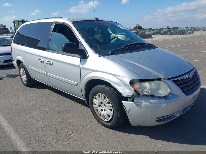 2005 CHRYSLER TOWN & COUNTRY LX | 2C4GP44R45R513629 | UPCARS