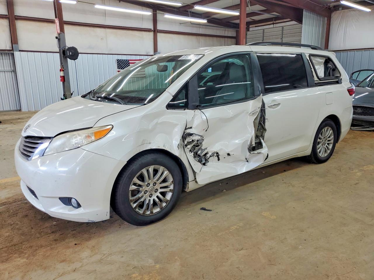 2015 TOYOTA SIENNA XLE 8-PASSENGER | 5TDYK3DC7FS578119 | UPCARS