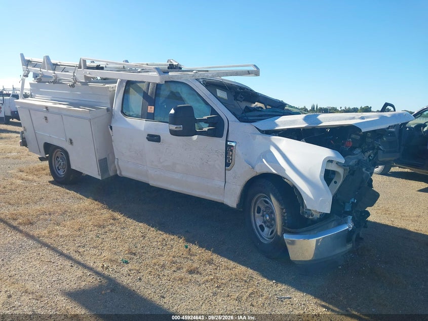 2022 FORD F-350 CHASSIS XL | 1FD8X3E6XNED47516 | UPCARS