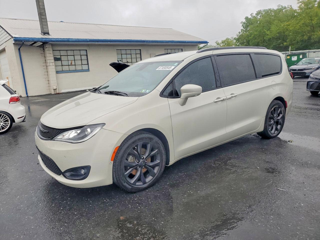 2019 CHRYSLER PACIFICA TOURING L | 2C4RC1BG4KR657360 | UPCARS