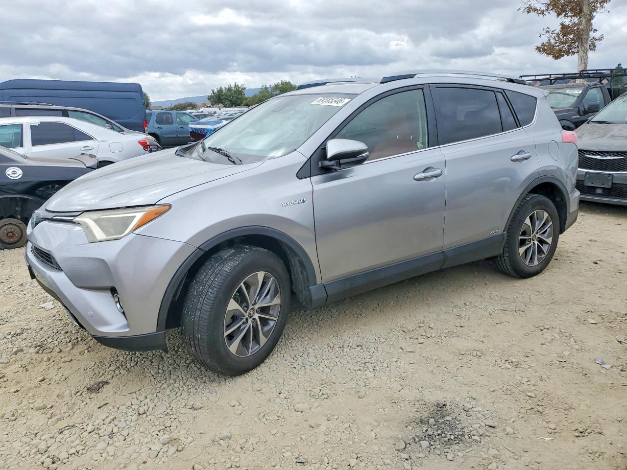 2018 TOYOTA RAV4 XLE | JTMRJREV9JD162832 | UPCARS