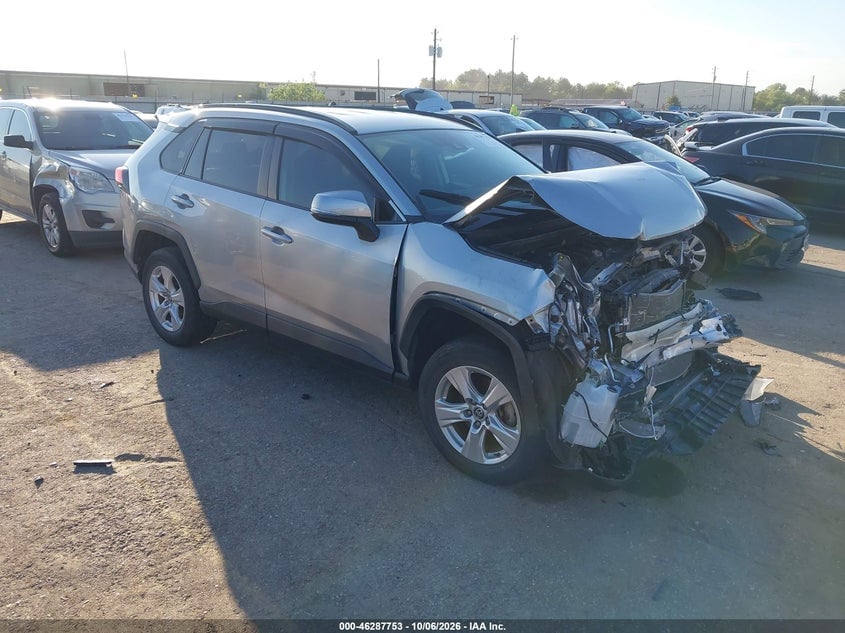 2021 TOYOTA RAV4 XLE | 2T3W1RFV0MC131673 | UPCARS