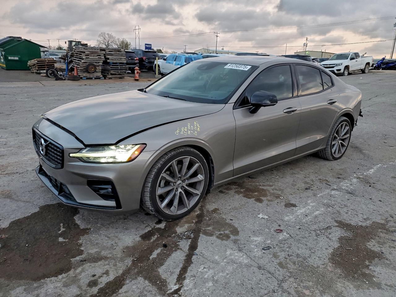 2021 VOLVO S60 T5 R-DESIGN | 7JR102FZ4MG118346 | UPCARS