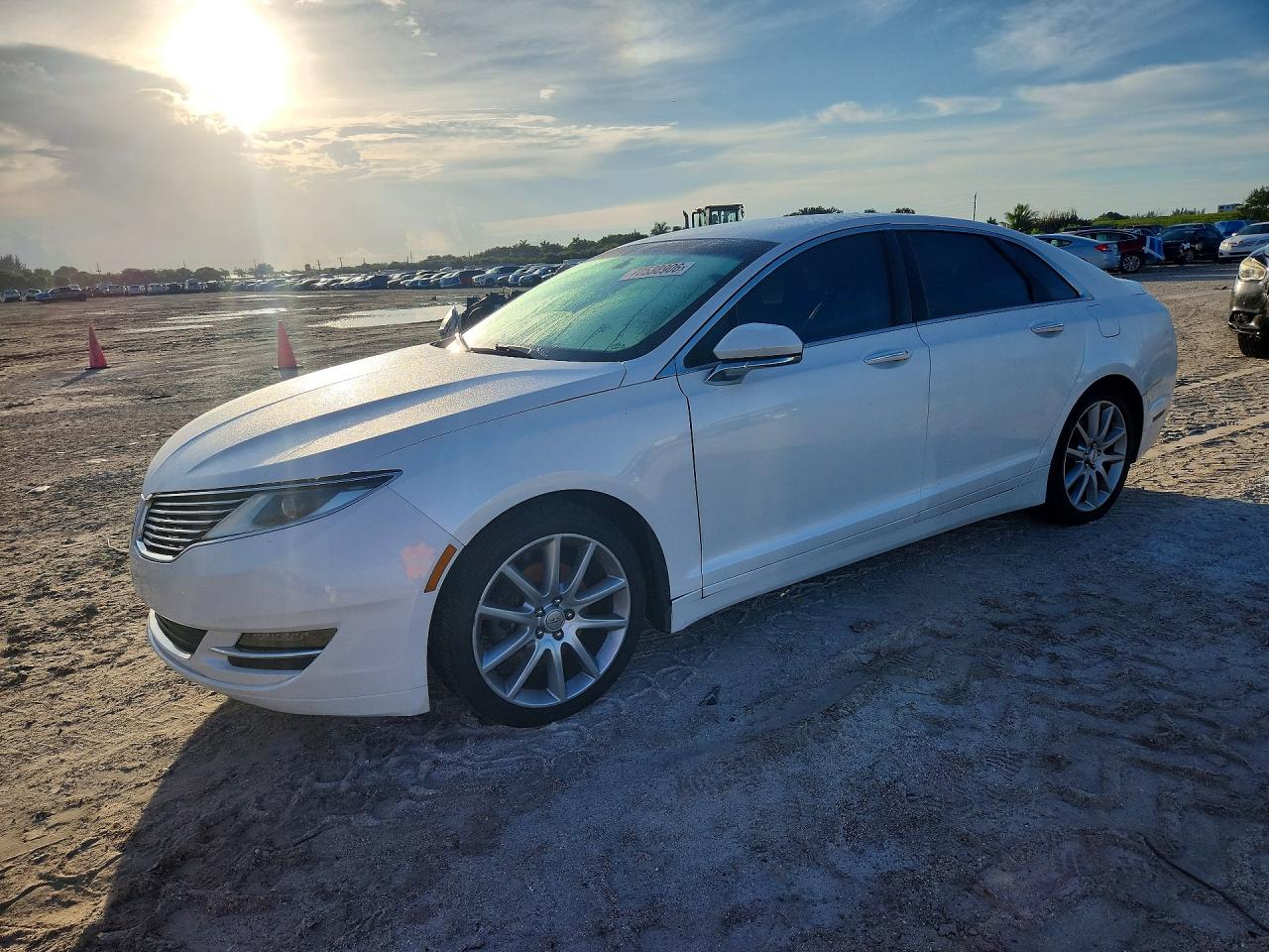 2016 LINCOLN MKZ | 3LN6L2G92GR615186 | UPCARS