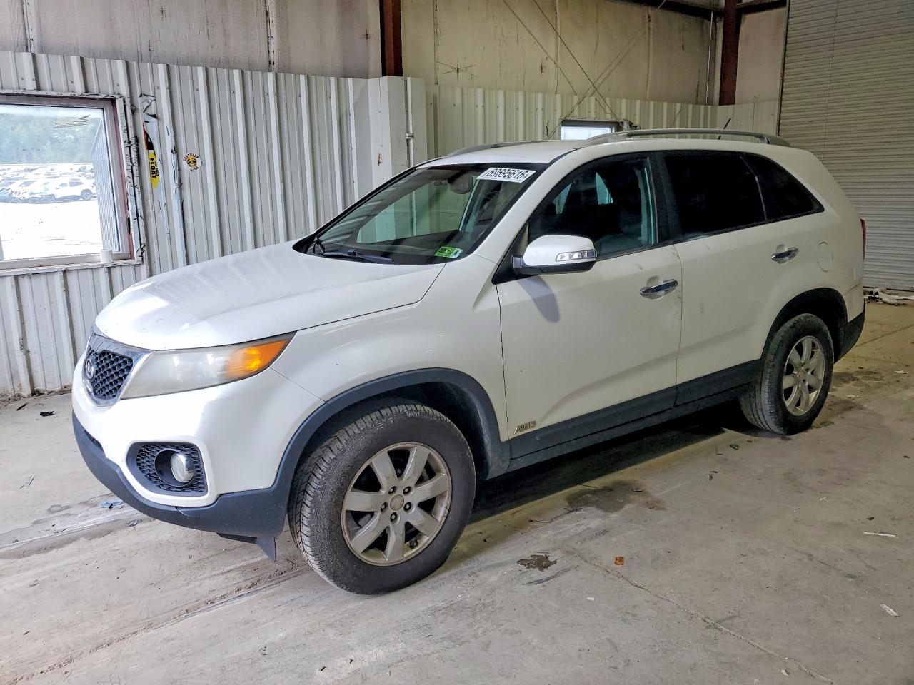 2011 KIA SORENTO LX | 5XYKTDA15BG148267 | UPCARS