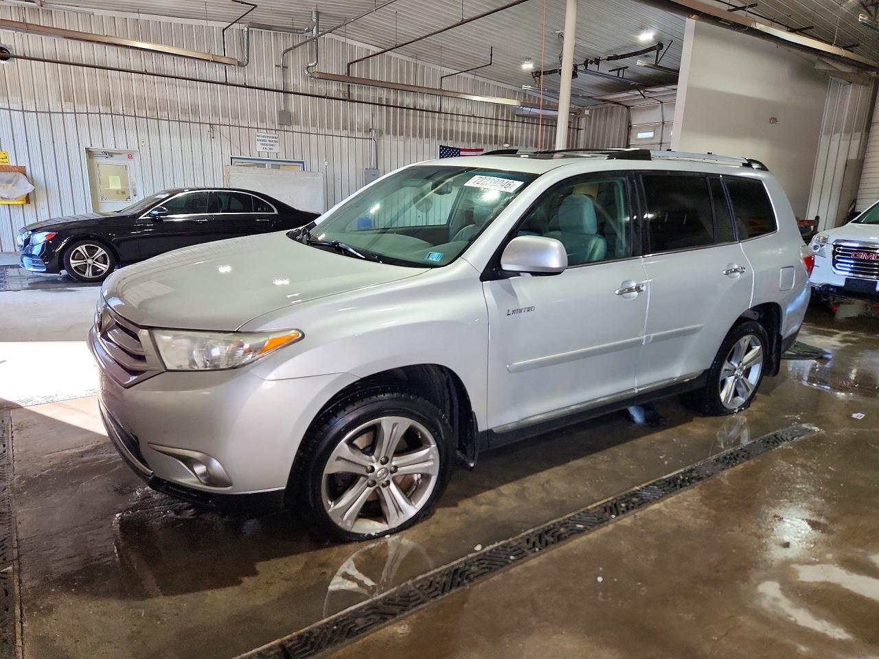 2011 TOYOTA HIGHLANDER LIMITED | 5TDDK3EH2BS049941 | UPCARS