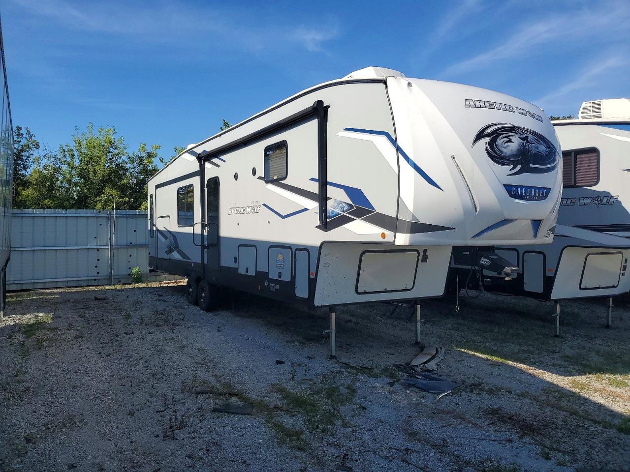 2023 FORESRIVER ARCTICWOL FOREST RIVER ARCTIC WOLF CAMPER | 5ZT3CK1B6P0715888 | UPCARS
