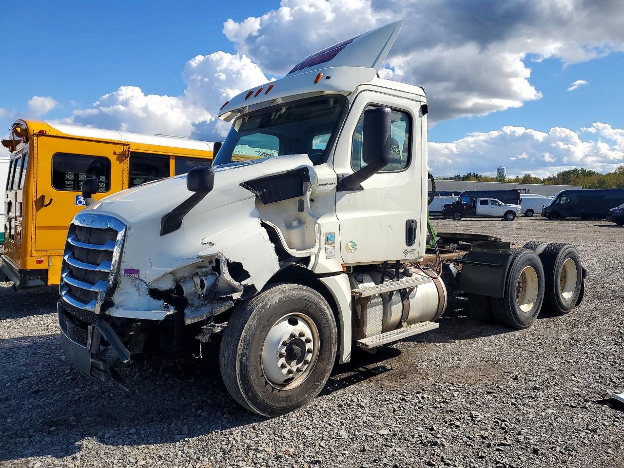 2018 FREIGHTLINER ALL OTHER SEMI TRUCK | 3AKJHLDV7JSJX5301 | UPCARS