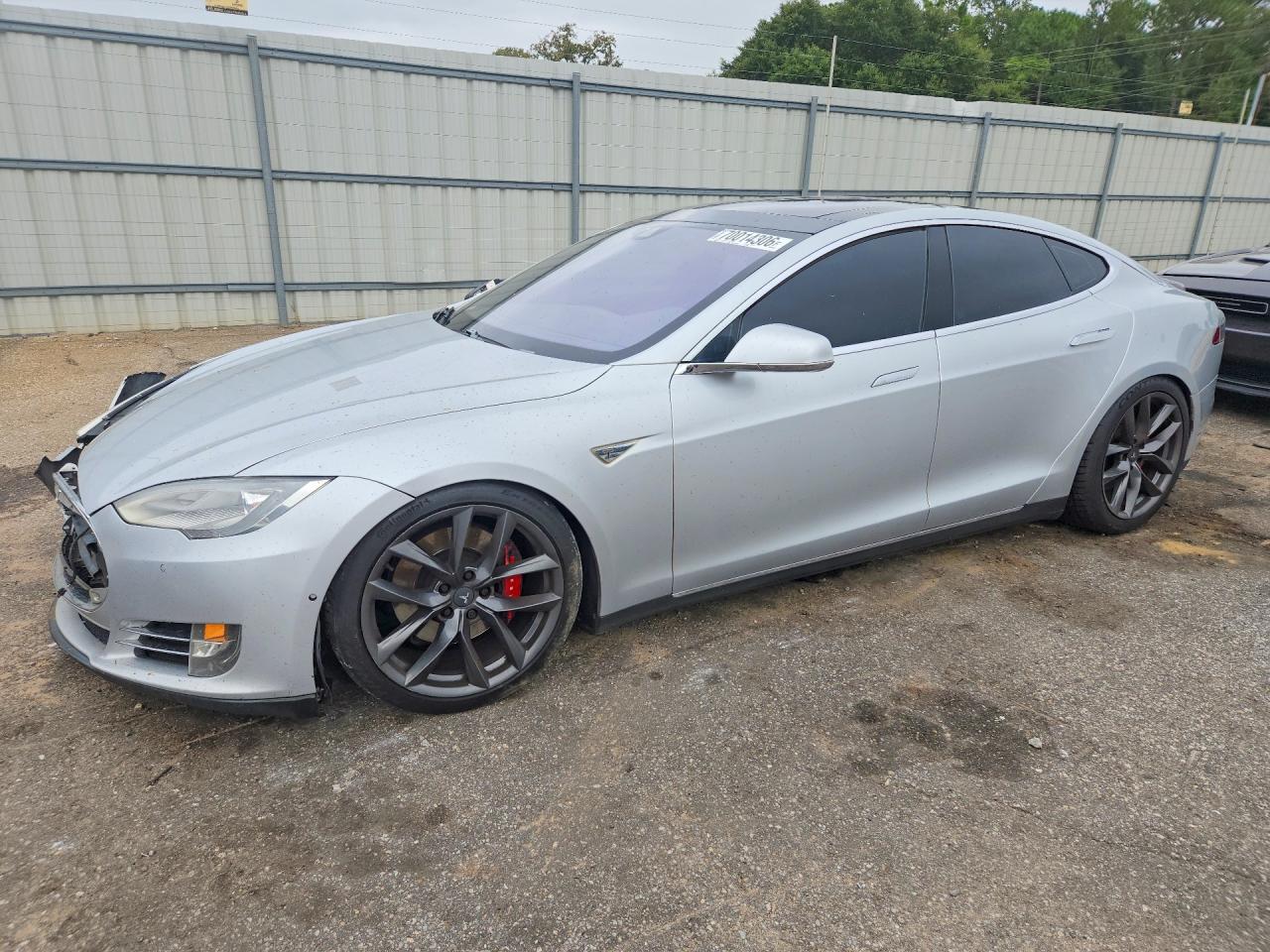 2015 TESLA MODEL S | 5YJSA1E4XFF113990 | UPCARS
