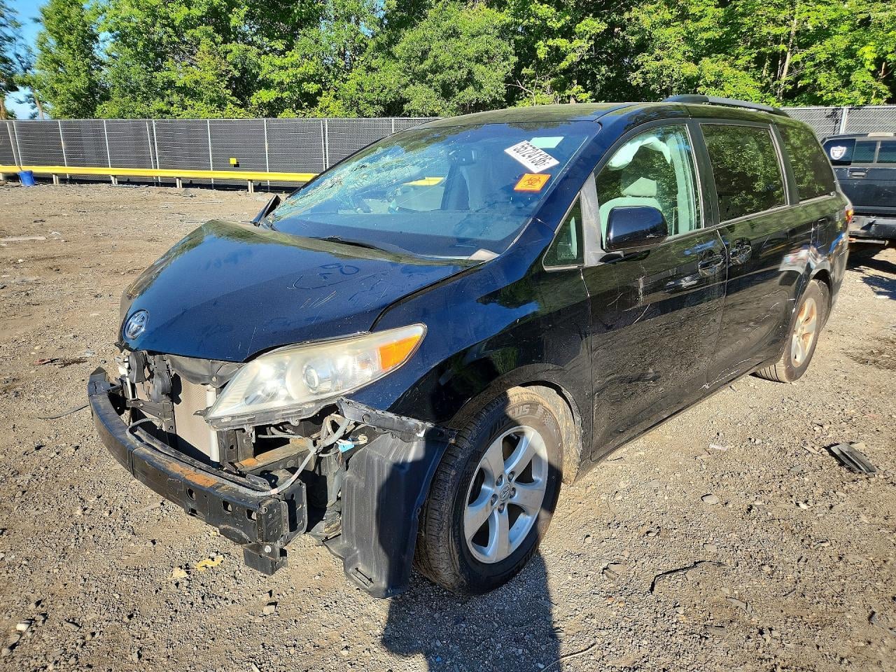 2015 TOYOTA SIENNA LE | 5TDKK3DC9FS577026 | UPCARS