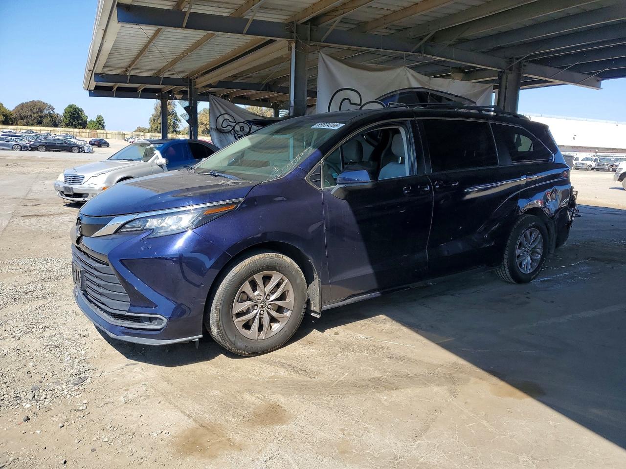 2022 TOYOTA SIENNA LE | 5TDKRKEC3NS089936 | UPCARS