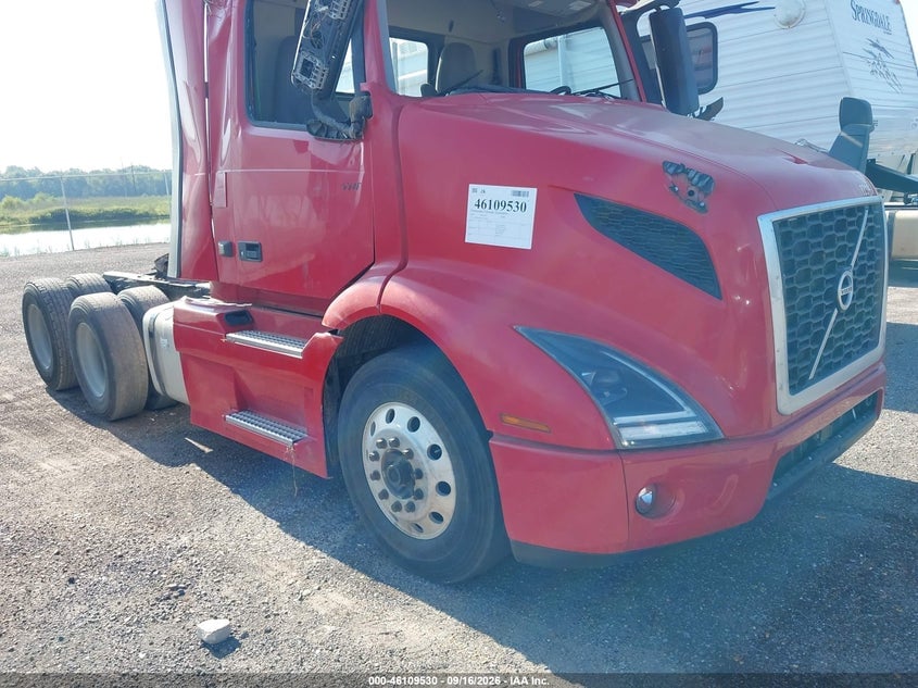 2020 VOLVO VNR | 4V4WC9EG4LN225660 | UPCARS