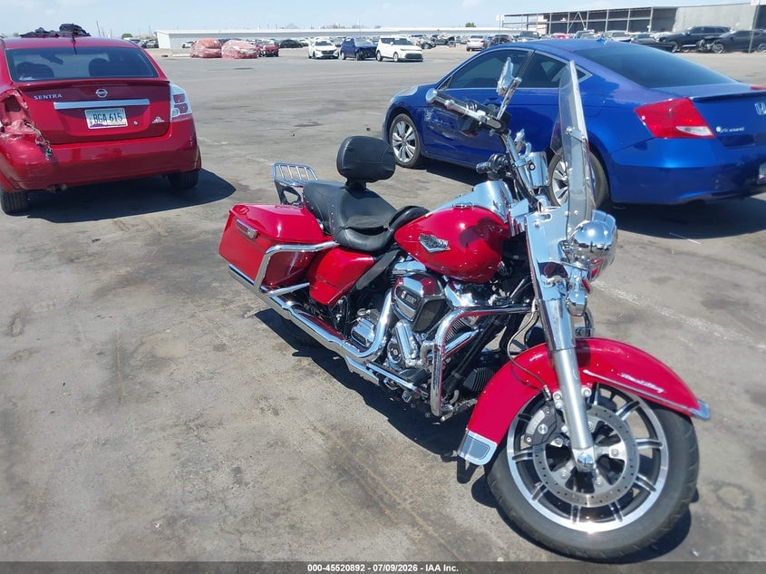 2018 HARLEY-DAVIDSON FLH ROAD KING | 1HD1FBC11JB640032 | UPCARS