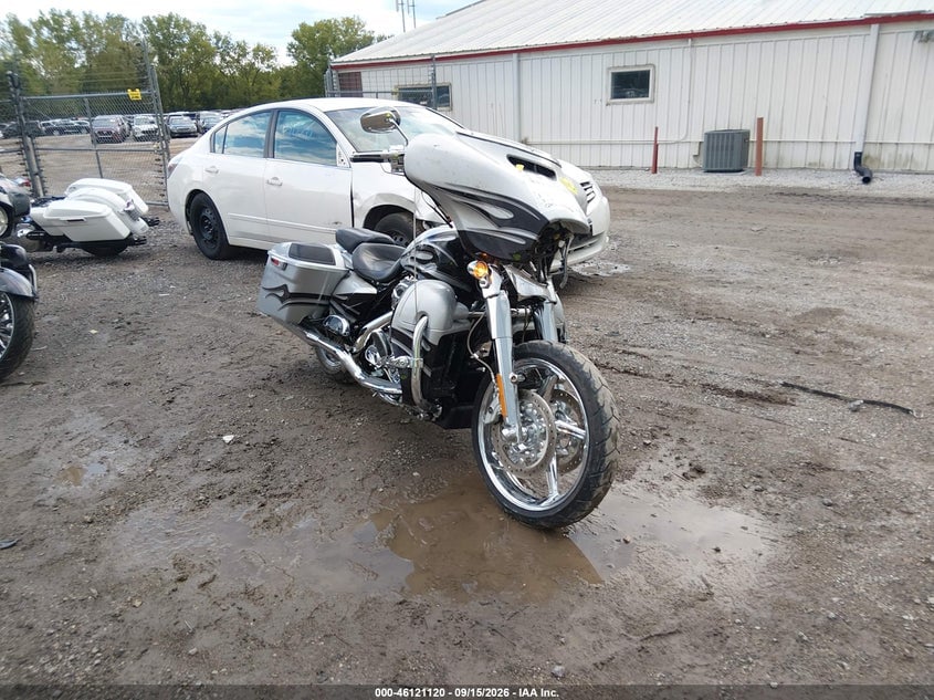 2015 HARLEY-DAVIDSON FLHXSE CVO STREET GLIDE | 1HD1PXN17FB954119 | UPCARS