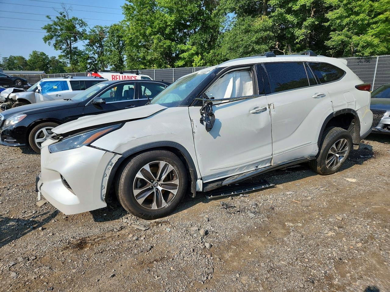 2022 TOYOTA HIGHLANDER XLE | 5TDGZRBH8NS586172 | UPCARS