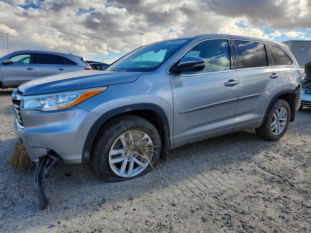 2015 TOYOTA HIGHLANDER LE | 5TDBKRFH8FS204636 | UPCARS