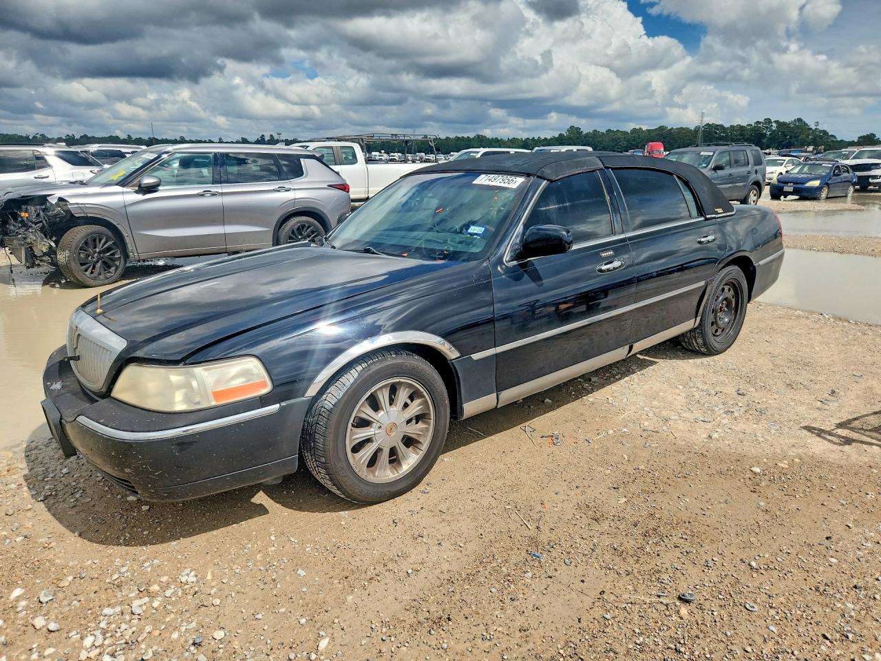 2006 LINCOLN TOWNCAR SIGNATURE LIMITED | 1LNHM82V06Y625292 | UPCARS
