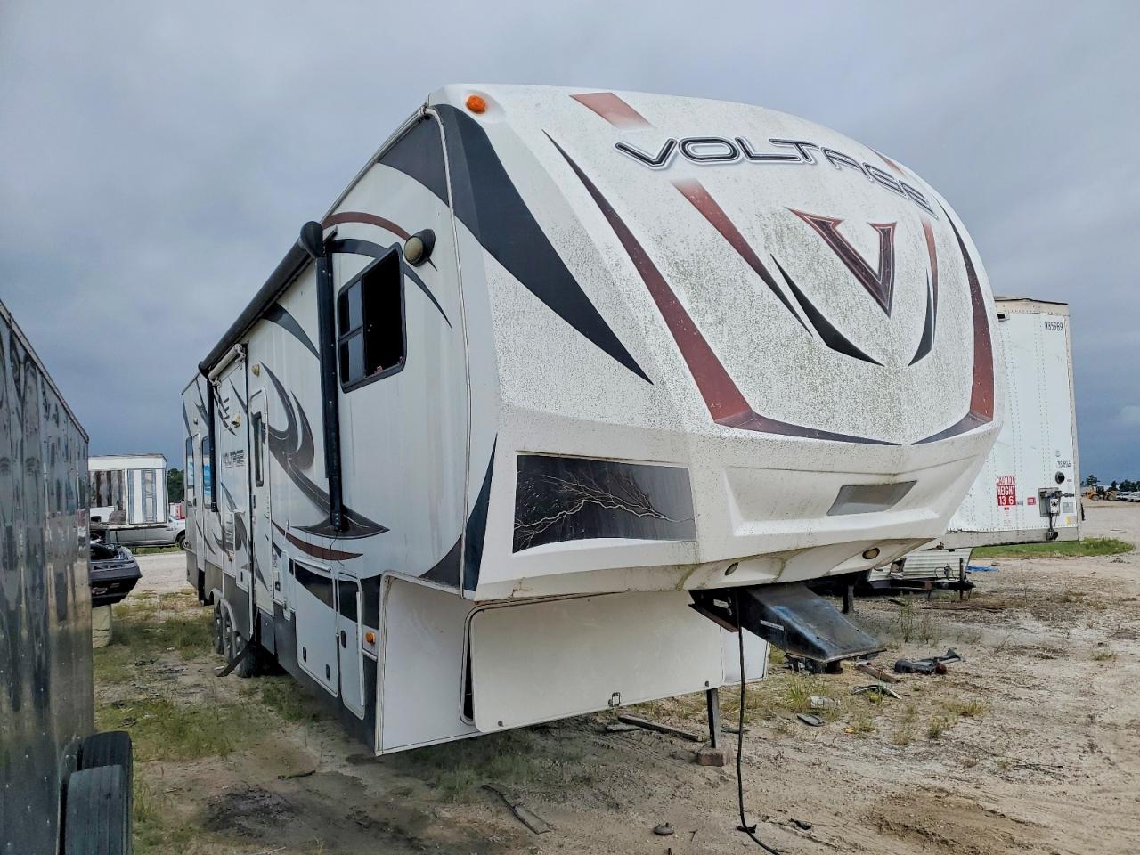 2011 DUTCHMEN TRAVEL RECREATION DUTCHMEN VOLTAGE CAMPER | 47CFVTV32BC660122 | UPCARS