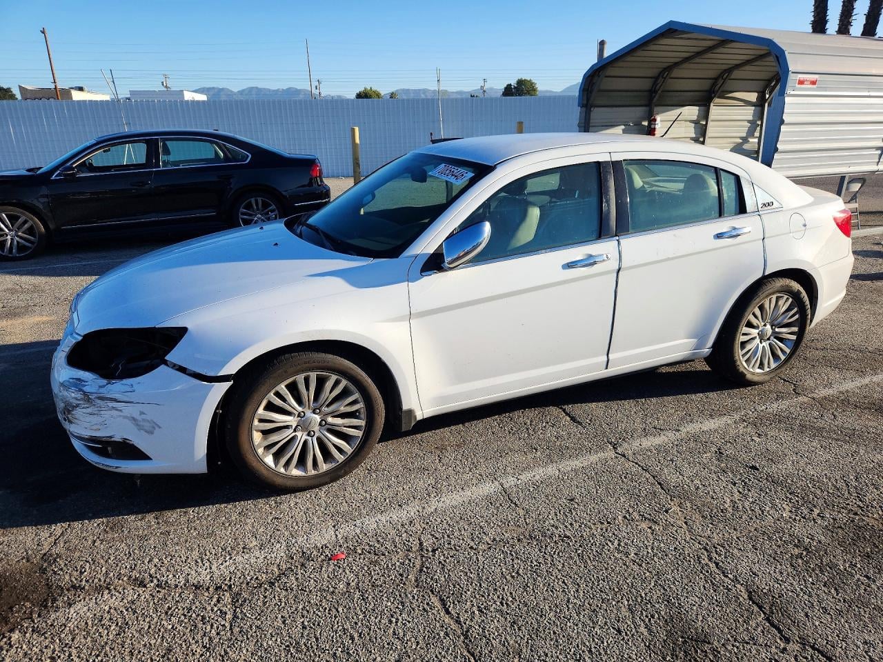 2013 CHRYSLER 200 LIMITED | 1C3CCBCG6DN679570 | UPCARS