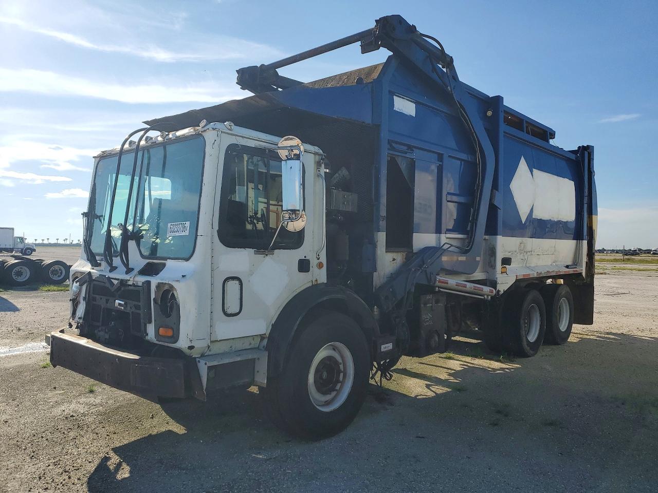 2011 MACK ALL OTHER MRU600 | 1M2AV04C5BM008077 | UPCARS