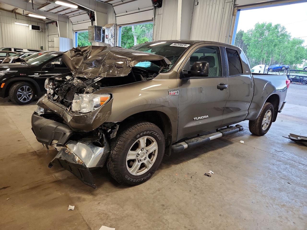 2011 TOYOTA TUNDRA DOUBLE CAB SR5 | 5TFUW5F18BX184062 | UPCARS
