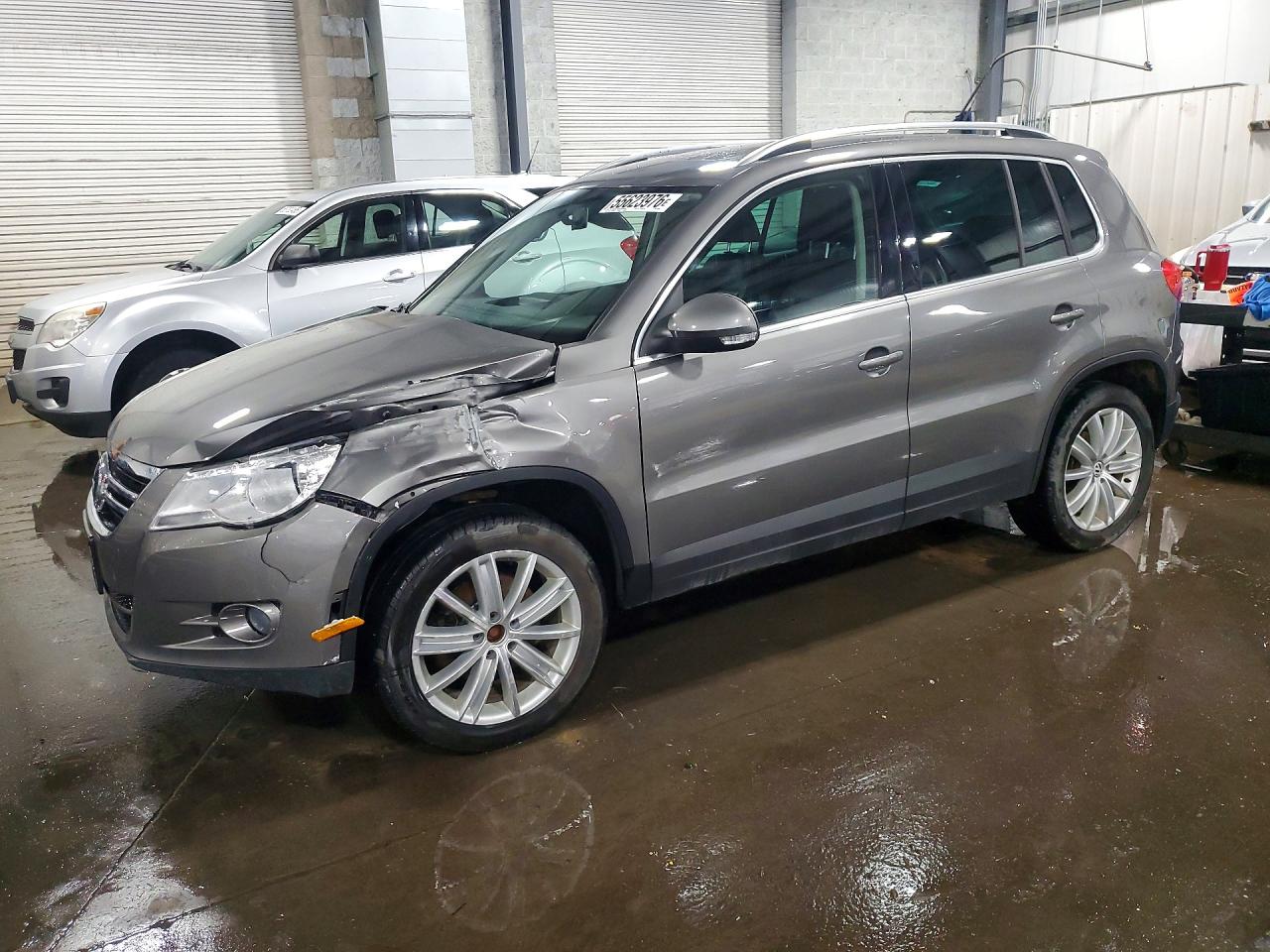 2011 VOLKSWAGEN TIGUAN S | WVGBV7AX9BW538285 | UPCARS
