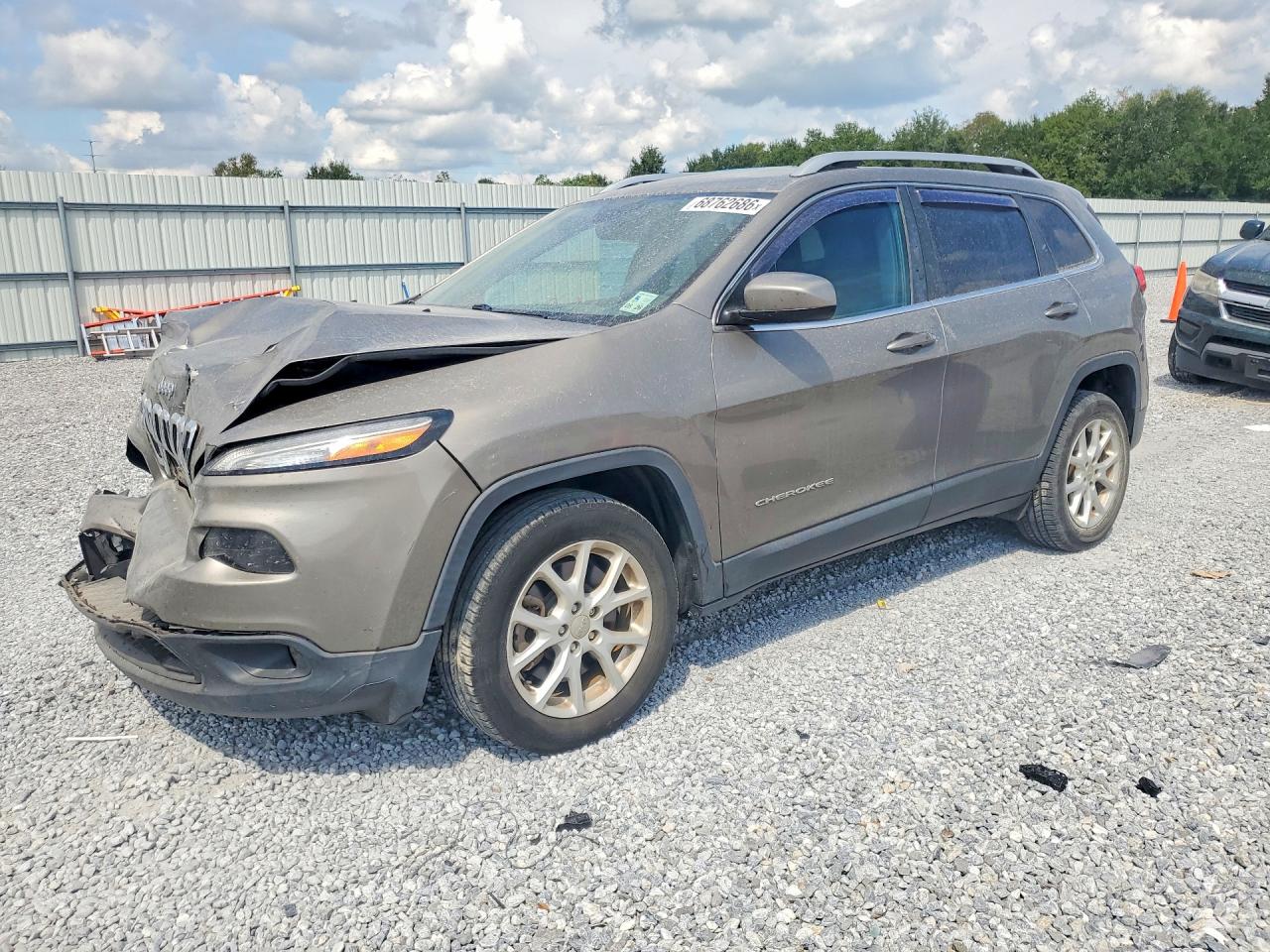 2018 JEEP CHEROKEE LATITUDE PLUS | 1C4PJLLB4JD605613 | UPCARS