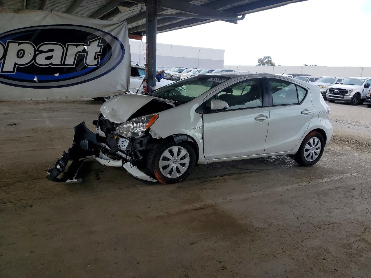2014 TOYOTA PRIUS TWO | JTDKDTB33E1573904 | UPCARS