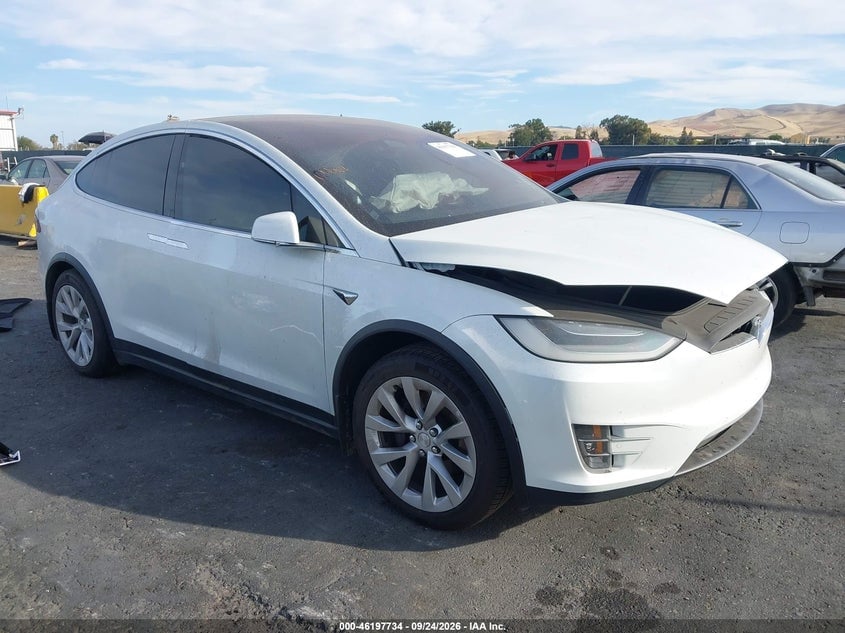 2020 TESLA MODELO X LONG RANGE DUAL MOTOR ALL-WHEEL DRIVE/LONG RANGE PLUS DUAL MOTOR ALL-WHEEL DRIVE | 5YJXCBE27LF283742 | UPCARS