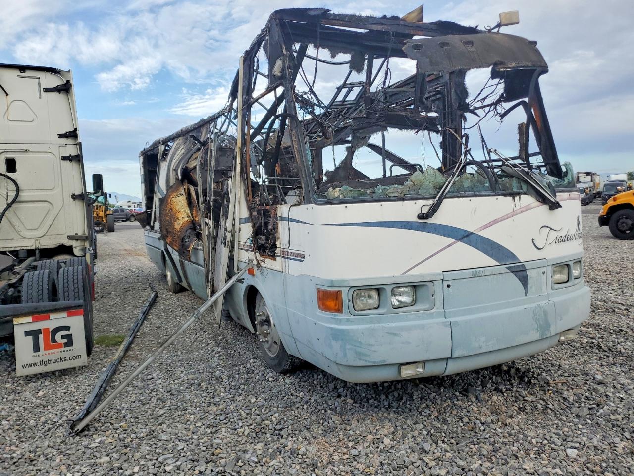 1998 FREIGHTLINER XC CHASSIS RV | 4UZ6XJCA4WCA52981 | UPCARS