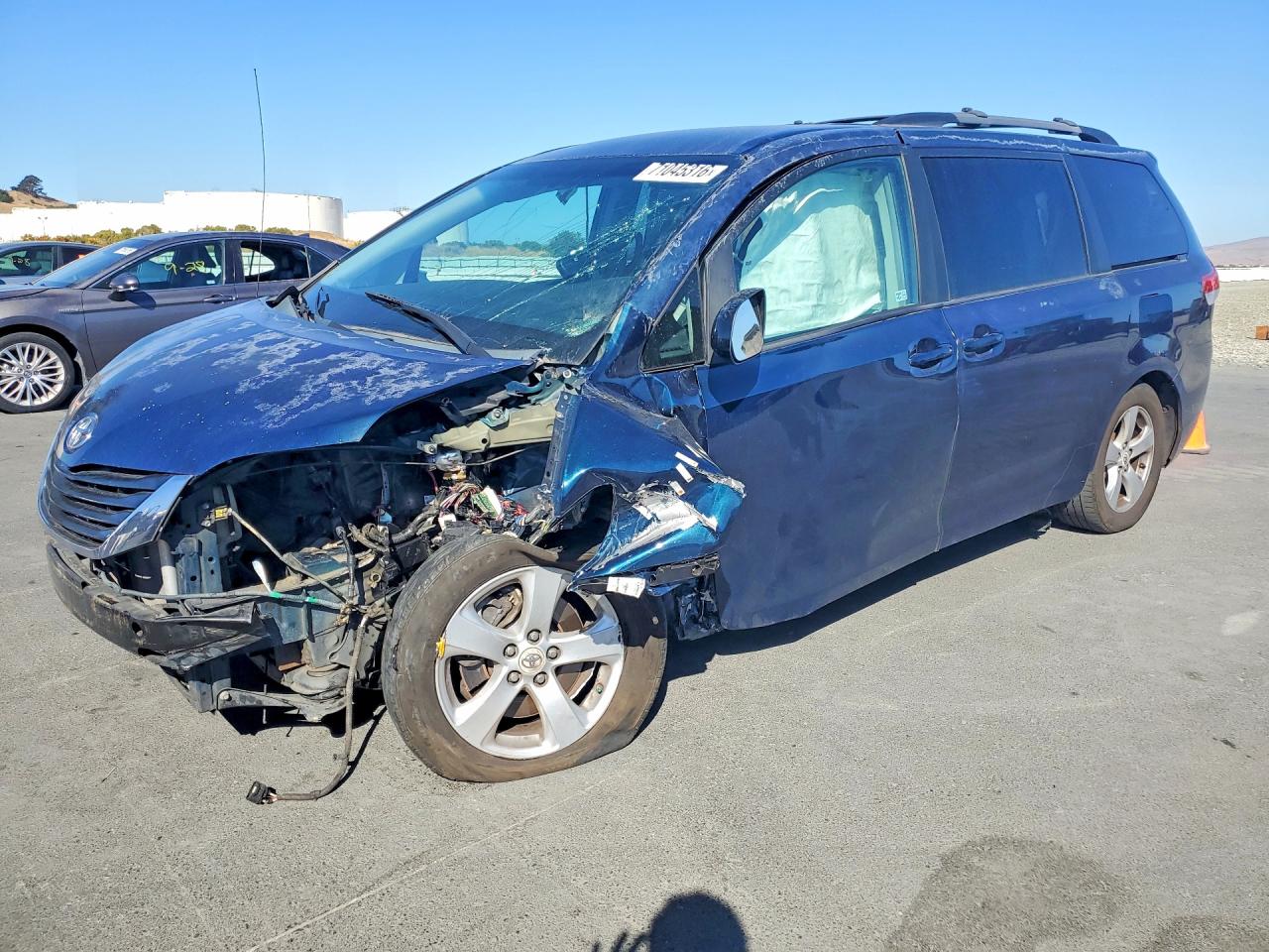 2011 TOYOTA SIENNA LE | 5TDKK3DC1BS018726 | UPCARS