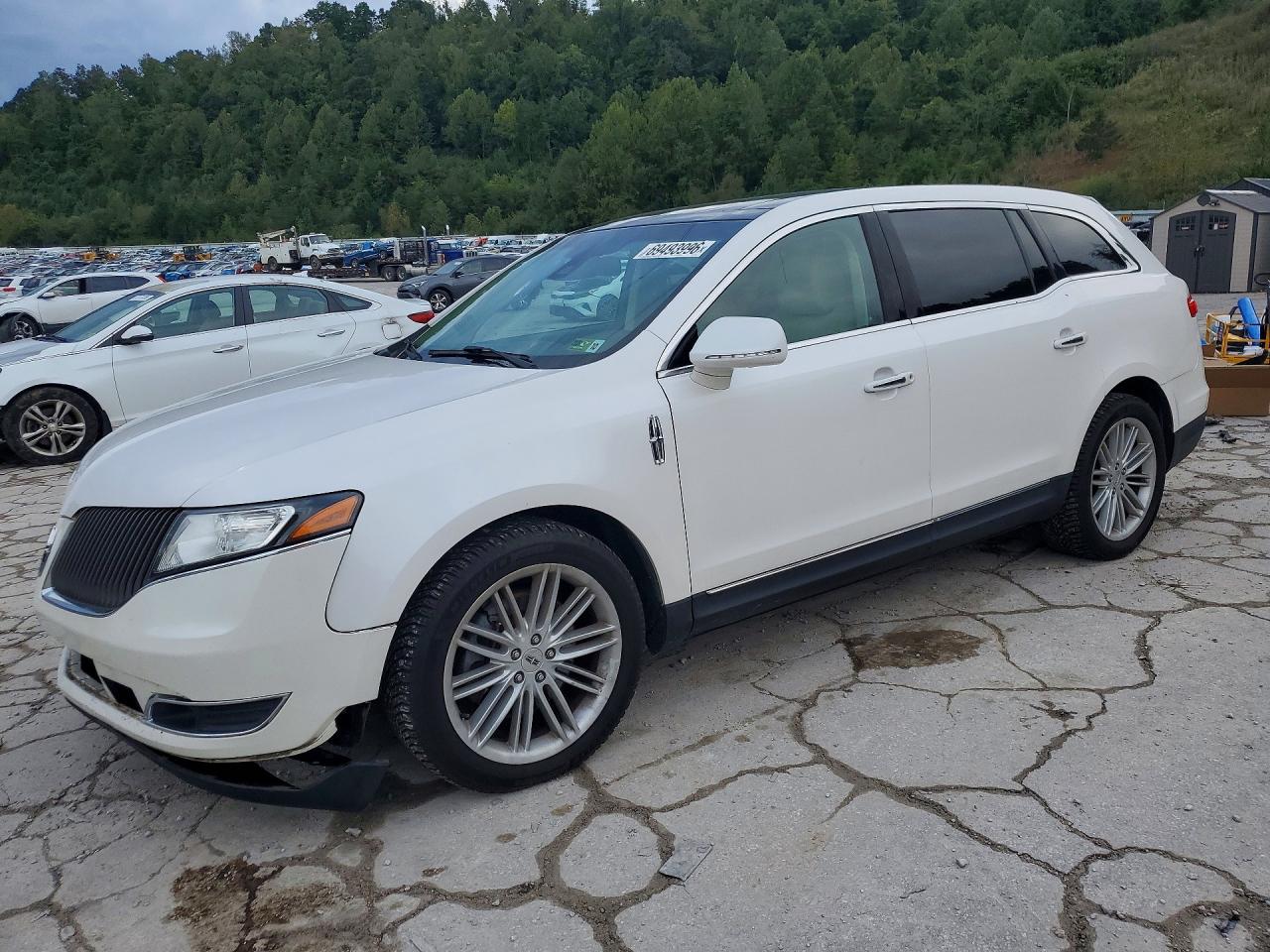 2015 LINCOLN MKT | 2LMHJ5AT7FBL02589 | UPCARS