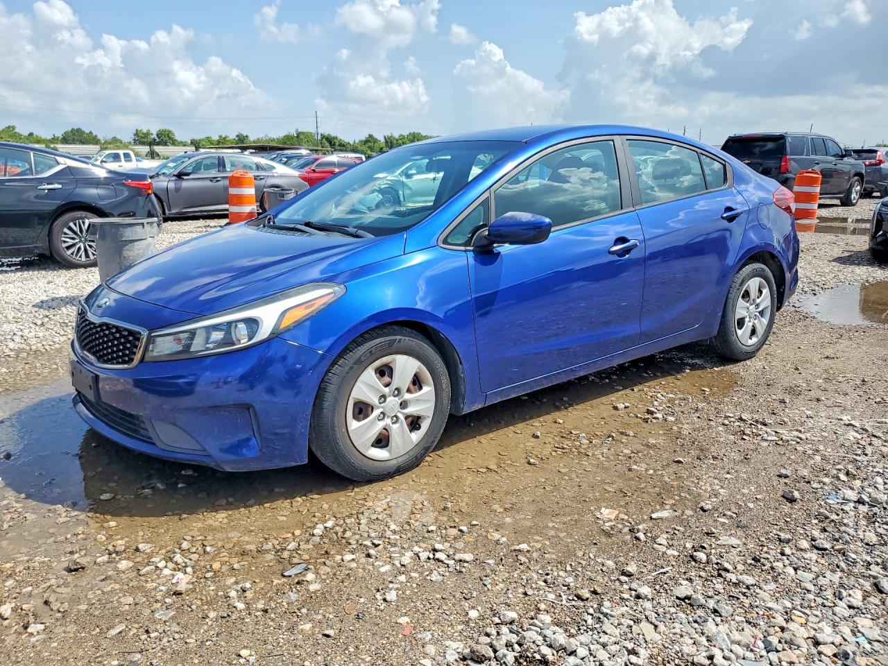 2017 KIA FORTE LX | 3KPFK4A7XHE085536 | UPCARS